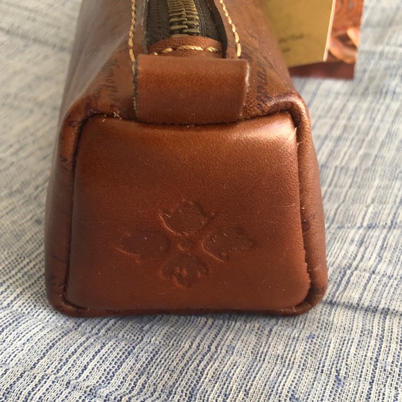 NWT Patricia Nash leather Map Print Wristlet/Case - Picture 4 of 6